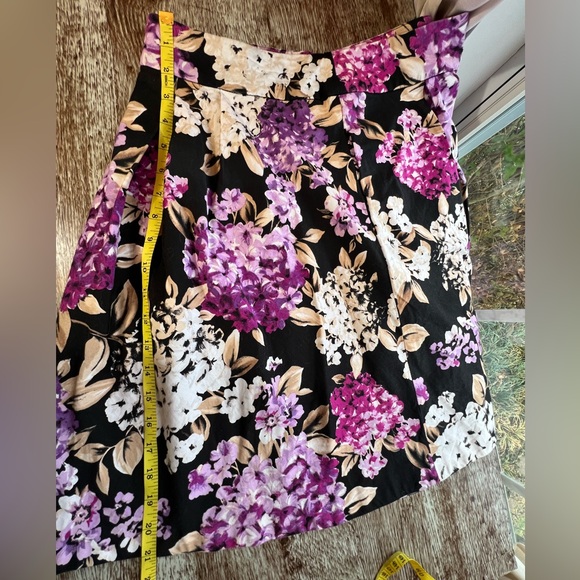 White House Black Market  Floral Size 12 A Line Skirt Dark Cottagecore - Picture 8 of 8